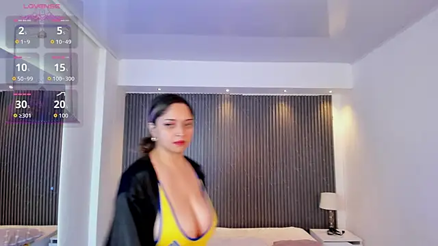 TiffanyHoustton online show from 06/27/26, 11:37