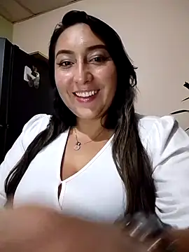 Snapshot of Valeria_montana_ chatting on 04/05/26, 12:41 Valeria montana online show from 04/05/26, 12:41