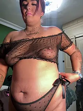 Snapshot of MissRaven_x chatting on 03/02/26, 04:03 MissRaven x online show from 03/02/26, 04:03