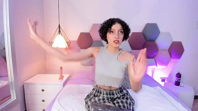 Snapshot of LyraVendrell chatting on 03/03/26, 12:39 LyraVendrell online show from 03/03/26, 12:39