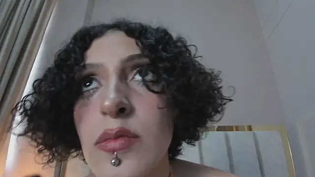 Snapshot of LyraVendrell chatting on 04/30/26, 07:53 LyraVendrell online show from 04/30/26, 07:53