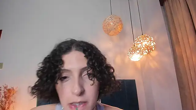 Snapshot of LyraVendrell chatting on 05/07/26, 12:49 LyraVendrell online show from 05/07/26, 12:49
