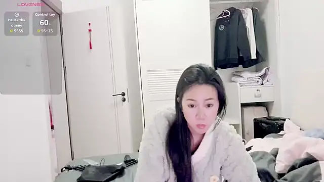 Snapshot of TONGTONG-2025 chatting on 12/15/25, 11:03 TONGTONG-2025 online show from 12/15/25, 11:03