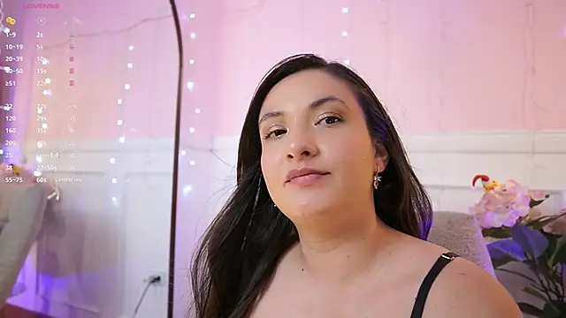 Snapshot of EvaCollin chatting on 12/15/25, 11:42 EvaCollin online show from 12/15/25, 11:42