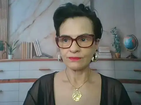 Snapshot of Luna-Hot0802 chatting on 12/20/25, 12:45 Luna-Hot0802 online show from 12/20/25, 12:45