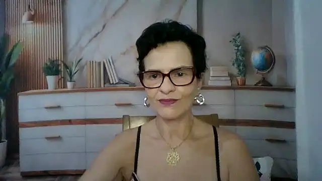 Snapshot of Luna-Hot0802 chatting on 02/20/26, 12:38 Luna-Hot0802 online show from 02/20/26, 12:38