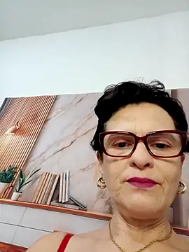 Snapshot of Luna-Hot0802 chatting on 02/26/26, 01:10 Luna-Hot0802 online show from 02/26/26, 01:10