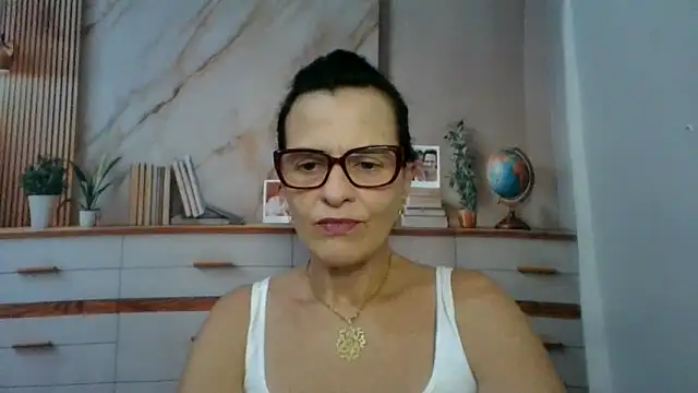 Snapshot of Luna-Hot0802 chatting on 03/24/26, 06:57 Luna-Hot0802 online show from 03/24/26, 06:57