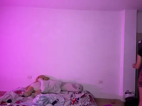 Snapshot of Anne_Wyntheris chatting on 12/19/25, 01:56 Anne Wyntheris online show from 12/19/25, 01:56