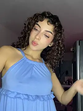 Snapshot of Anne_Wyntheris chatting on 04/15/26, 11:05 Anne Wyntheris online show from 04/15/26, 11:05