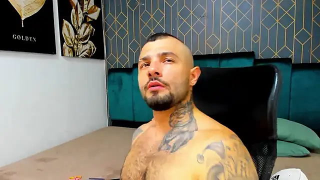 Snapshot of lucky_smith1 chatting on 12/15/25, 09:52 lucky smith1 online show from 12/15/25, 09:52