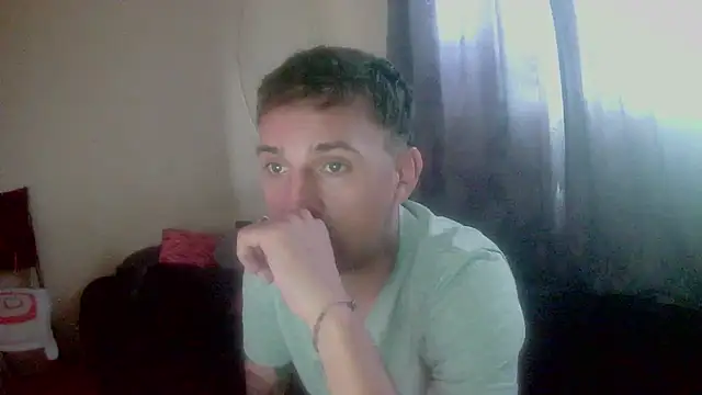 Snapshot of LeomiaDesire chatting on 04/01/26, 08:17 LeomiaDesire online show from 04/01/26, 08:17