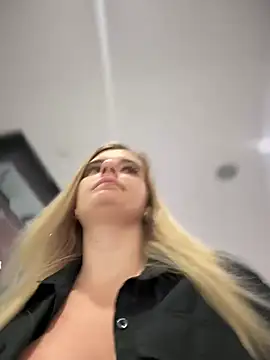 Betsy online show from 02/04/25, 01:16