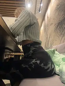 Betsy online show from 12/15/25, 04:11