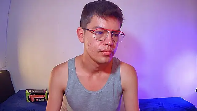 Snapshot of nicolatinboy chatting on 04/10/26, 05:39 nicolatinboy online show from 04/10/26, 05:39