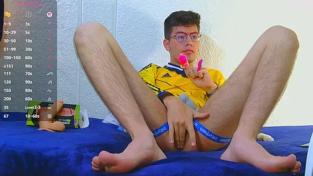 Snapshot of nicolatinboy chatting on 06/17/26, 04:19 nicolatinboy online show from 06/17/26, 04:19