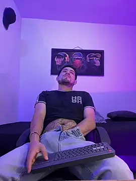 williamsmiiths16 online show from 06/23/26, 11:30
