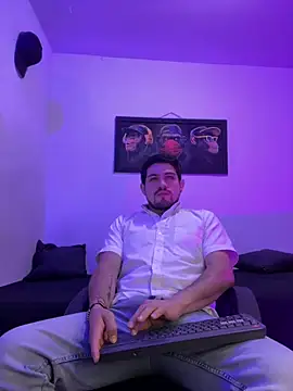 williamsmiiths16 online show from 06/24/26, 11:31