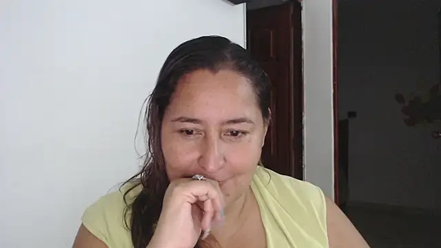 Snapshot of VioletBruces chatting on 12/05/25, 12:41 VioletBruces online show from 12/05/25, 12:41