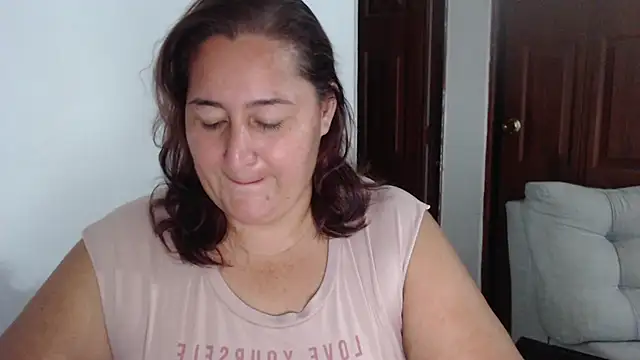 Snapshot of VioletBruces chatting on 01/07/26, 02:14 VioletBruces online show from 01/07/26, 02:14