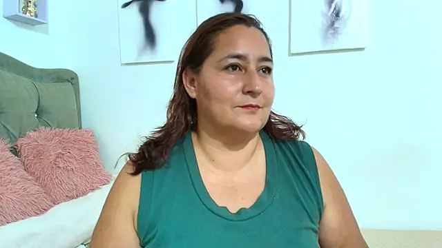 Snapshot of VioletBruces chatting on 01/10/26, 11:31 VioletBruces online show from 01/10/26, 11:31