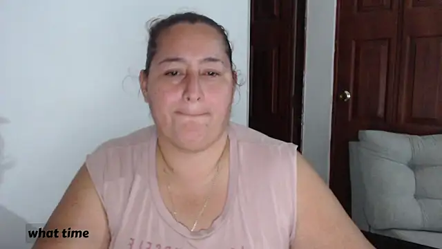 Snapshot of VioletBruces chatting on 01/13/26, 02:17 VioletBruces online show from 01/13/26, 02:17