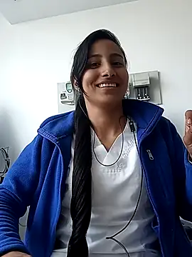 Snapshot of Vera_Luna_ chatting on 12/17/25, 06:03 Vera Luna online show from 12/17/25, 06:03