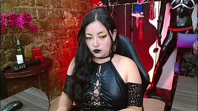 Snapshot of LunaTikka chatting on 04/22/26, 06:53 LunaTikka online show from 04/22/26, 06:53