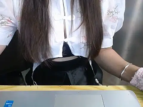 Snapshot of maian_love chatting on 03/08/26, 07:28 maian love online show from 03/08/26, 07:28