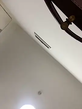 Snapshot of yaqing666 chatting on 12/22/25, 02:36 yaqing666 online show from 12/22/25, 02:36