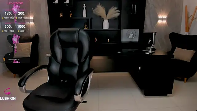 Snapshot of ChloeManson chatting on 12/11/24, 11:54 ChloeManson online show from 12/11/24, 11:54