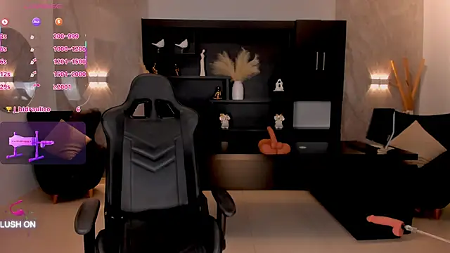 Snapshot of ChloeManson chatting on 03/20/25, 09:24 ChloeManson online show from 03/20/25, 09:24