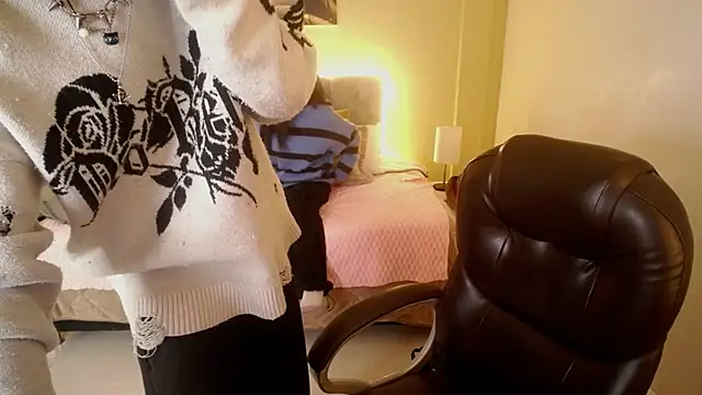 Snapshot of Eros_Nyx_ chatting on 12/16/25, 03:33 Eros Nyx online show from 12/16/25, 03:33