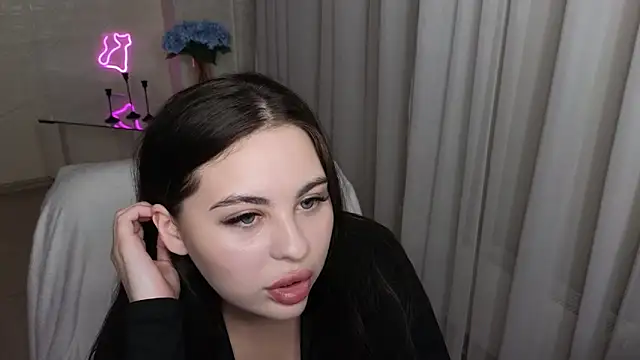 Deborah lowe online show from 12/03/25, 05:00