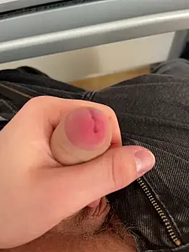 Snapshot of hannes256102 chatting on 03/19/26, 02:21 hannes256102 online show from 03/19/26, 02:21