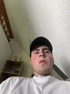 Snapshot of hannes256102 chatting on 05/22/26, 01:39 hannes256102 online show from 05/22/26, 01:39