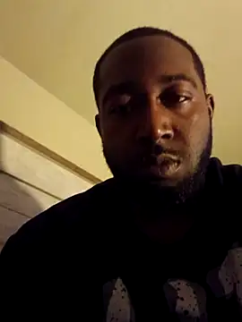 Snapshot of iLOVETRAY96 chatting on 12/21/25, 04:41 iLOVETRAY96 online show from 12/21/25, 04:41