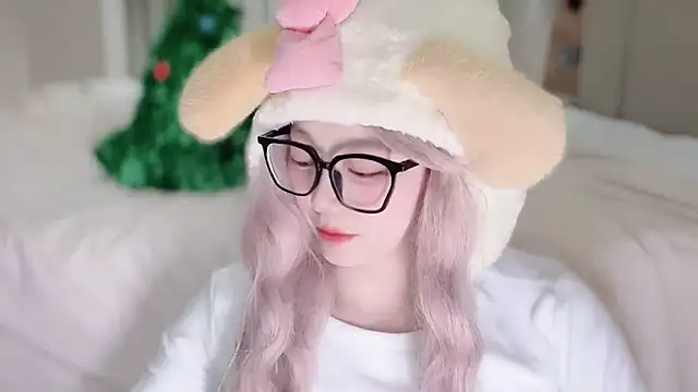 Snapshot of fayebabe chatting on 12/16/25, 01:27 fayebabe online show from 12/16/25, 01:27