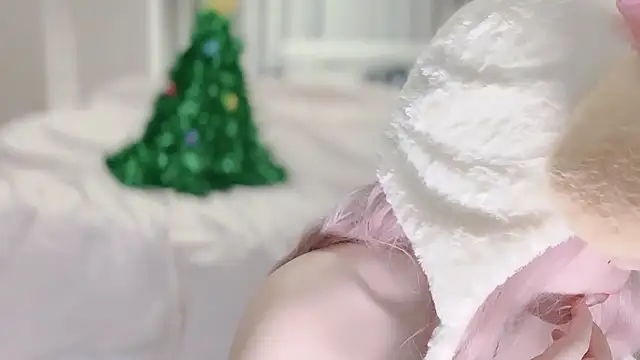 Snapshot of fayebabe chatting on 12/17/25, 11:38 fayebabe online show from 12/17/25, 11:38