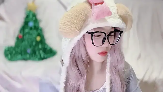 Snapshot of fayebabe chatting on 12/18/25, 10:43 fayebabe online show from 12/18/25, 10:43