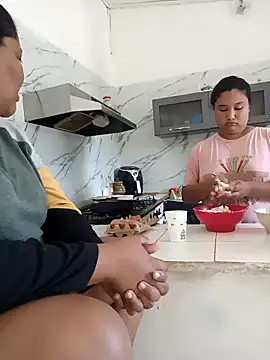 Snapshot of VaneandRossy chatting on 02/07/26, 02:32 VaneandRossy online show from 02/07/26, 02:32