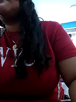 Snapshot of VaneandRossy chatting on 02/14/26, 05:10 VaneandRossy online show from 02/14/26, 05:10