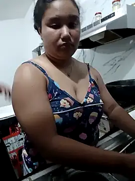 Snapshot of VaneandRossy chatting on 02/15/26, 11:01 VaneandRossy online show from 02/15/26, 11:01