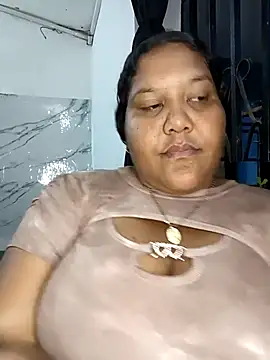 Snapshot of VaneandRossy chatting on 02/21/26, 10:44 VaneandRossy online show from 02/21/26, 10:44