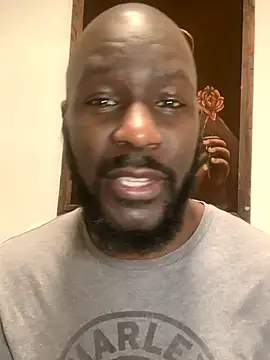 Snapshot of goldenshower2451 chatting on 12/16/25, 01:32 goldenshower2451 online show from 12/16/25, 01:32