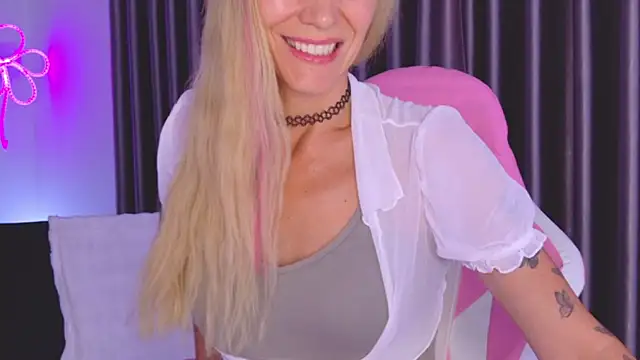 Snapshot of betty_xoxoo chatting on 06/28/26, 09:37 betty xoxoo online show from 06/28/26, 09:37