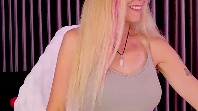 Snapshot of betty_xoxoo chatting on 07/24/26, 11:08 betty xoxoo online show from 07/24/26, 11:08