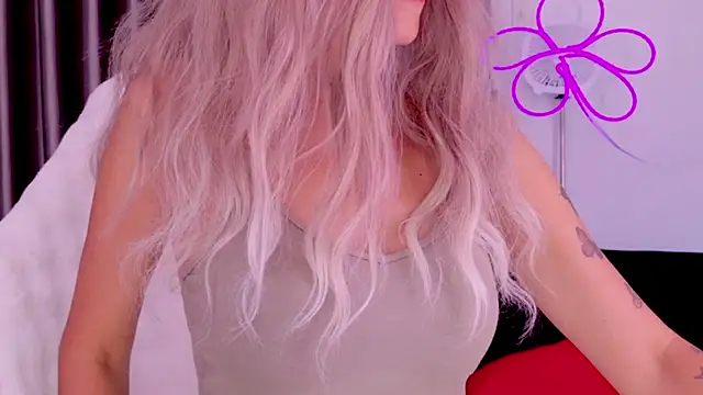 Snapshot of betty_xoxoo chatting on 08/01/26, 06:12 betty xoxoo online show from 08/01/26, 06:12
