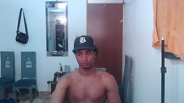 Snapshot of Dani_browx chatting on 12/15/25, 03:38 Dani browx online show from 12/15/25, 03:38