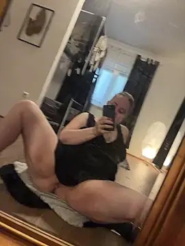 Snapshot of ScarletSaffire chatting on 04/05/26, 08:55 ScarletSaffire online show from 04/05/26, 08:55